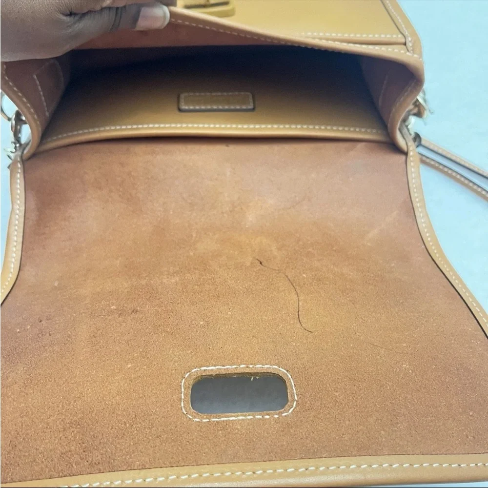 J McLaughlin Elegant Tan Leather Crossbody Bag - Picture 3 of 7